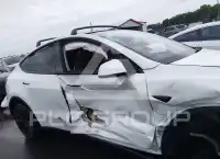 2020 Tesla Model Y photo