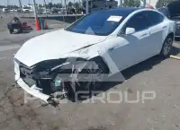 2020 Tesla Model S фото