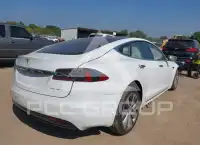 2020 Tesla Model S фото