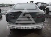2020 Tesla Model S фото
