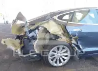 2020 Tesla Model S фото