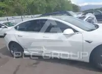 2020 Tesla Model 3 фото