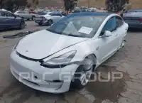 2020 Tesla Model 3 фото