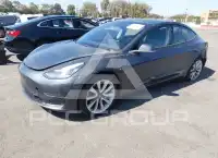 2020 Tesla Model 3 фото