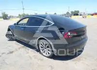 2020 Tesla Model 3 фото