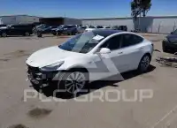 2020 Tesla Model 3 фото