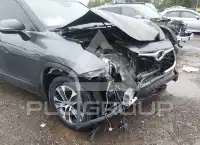 2020 Toyota Highlander photo