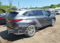 2020 Toyota Highlander photo