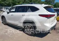 2020 Toyota Highlander photo
