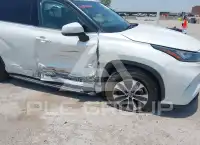 2020 Toyota Highlander photo