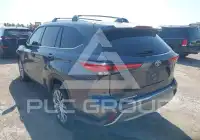 2020 Toyota Highlander photo