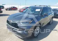2020 Toyota Highlander photo
