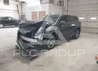 2020 Toyota Highlander photo