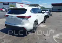 2020 Toyota Highlander photo