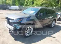 2020 Toyota Highlander photo