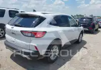 2020 Ford ESCAPE photo