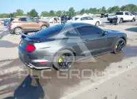2020 Ford MUSTANG photo