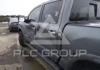 2021 Nissan TITAN фото