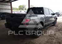 2021 Nissan TITAN photo