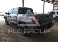 2021 Nissan TITAN photo