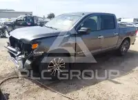 2021 Nissan TITAN photo