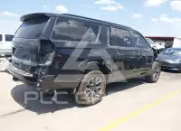 2021 Chevrolet Suburan photo