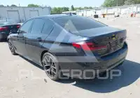 2021 BMW 550M фото