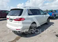 2021 BMW X7 photo