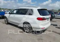2021 BMW X7 photo