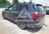 2021 BMW X7 фото