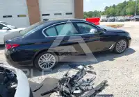 2021 BMW 530 фото