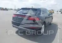 2021 Audi Q8 фото