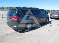 2021 Chrysler VOYAGER photo