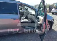 2021 Chrysler VOYAGER фото