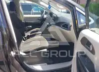 2021 Chrysler VOYAGER photo
