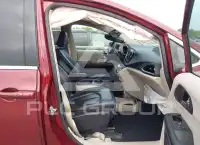 2021 Chrysler VOYAGER фото