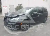 2021 Chrysler PACIFICA photo