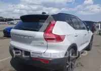 2021 Volvo XC40 фото