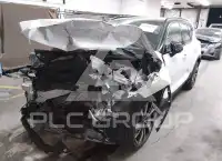 2021 Volvo XC40 фото