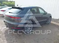2021 Porsche MACAN photo
