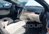 2021 Tesla Model X фото
