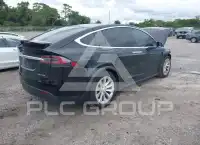 2021 Tesla Model X фото