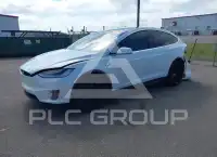 2021 Tesla Model X фото