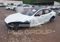 2021 Tesla Model S фото