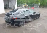 2021 Tesla Model S фото