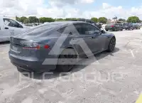 2021 Tesla Model S фото