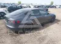 2021 Tesla Model S фото