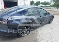 2021 Tesla Model 3 фото
