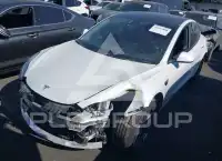 2021 Tesla Model 3 фото