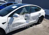2021 Tesla Model 3 фото